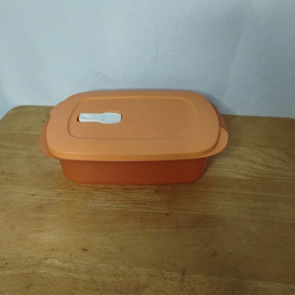 New orange Tupperware oval microwave meal keeper!